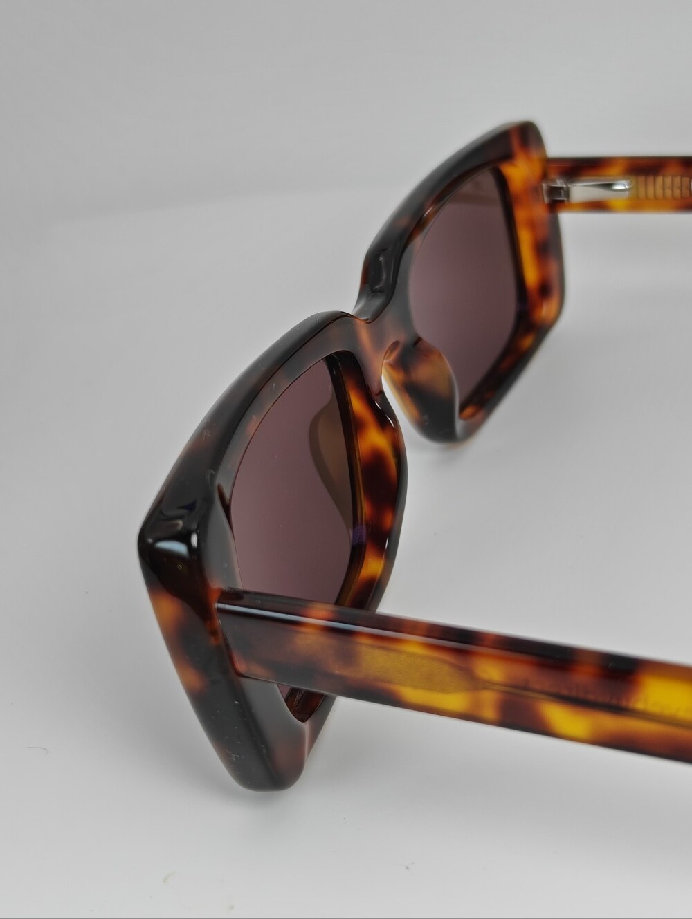 Impression. Classic Tortoiseshell Rectangular. Thicker Structure Front - Picture 7 of 11